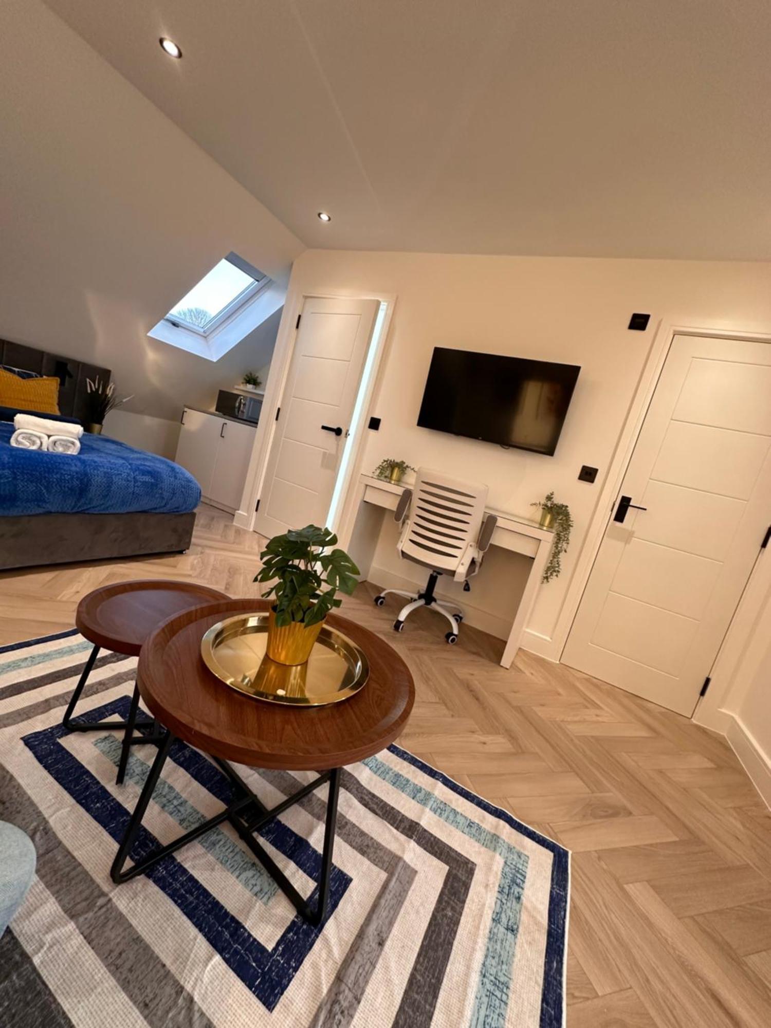 R5 - Luxury Private Ensuite Self-Contained Room - Newly Renovated Halesowen Exterior photo